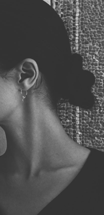 Black and white profile wearing the Tuareg hoop, bohemian earrings worn simply